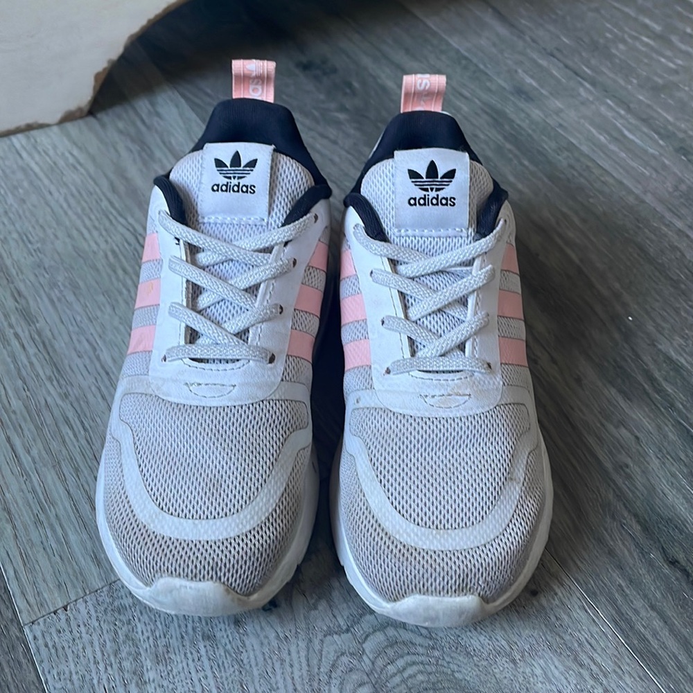Gray and melon stripe sneakers.